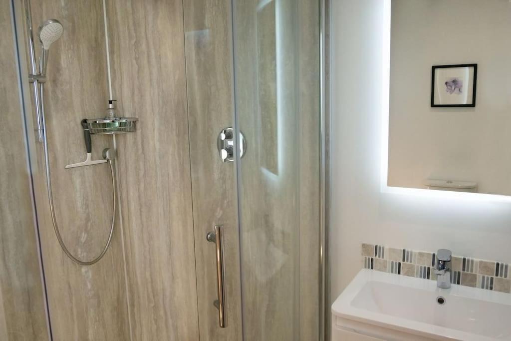 Central 2 Bedroom Luxury Home Close To River Ness Инвернесс Экстерьер фото
